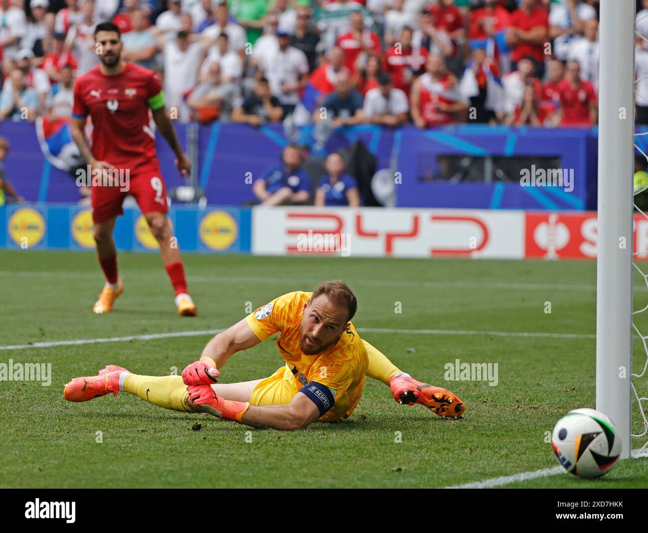 München, Deutschland. Juni 2024. Torhüter von Slowenien Jan Oblak spart beim Gruppenspiel der UEFA Euro 2024 zwischen Slowenien und Serbien am 20. Juni 2024 in München. Quelle: Philippe Ruiz/Xinhua/Alamy Live News Stockfoto