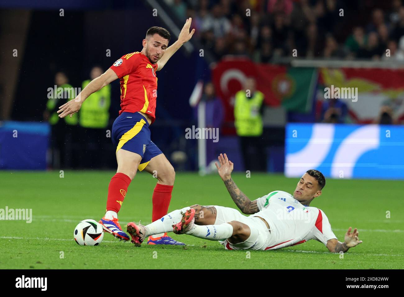 Gelsenkirchen, Deutschland 20.06.2024: Fabian Ruiz aus Spanien, Gianluca Scamacca aus Italien während des Gruppenfußballspiels der UEFA EURO 2024 in der B-Gruppe zwischen S Stockfoto