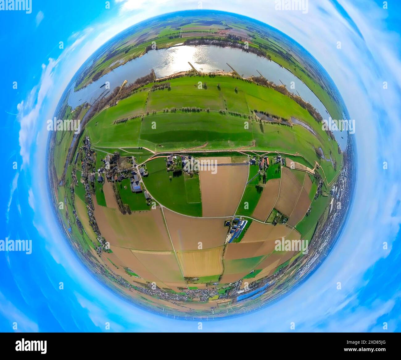 Luftaufnahme, Dornickdeich, Landschaftsschutzgebiet LSG Dornicker Ward, Teil der natürlichen Flussaue des Rheins, Globus, Fischaugenbild, 360 Grad Stockfoto