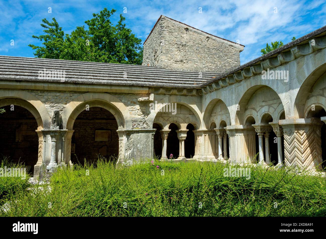 Vaison-la-Romaine. Kreuzgang der Kathedrale Notre-Dame de Nazareth. Vaucluse. Provence-Alpes-Côte d'Azur. Frankreich Stockfoto