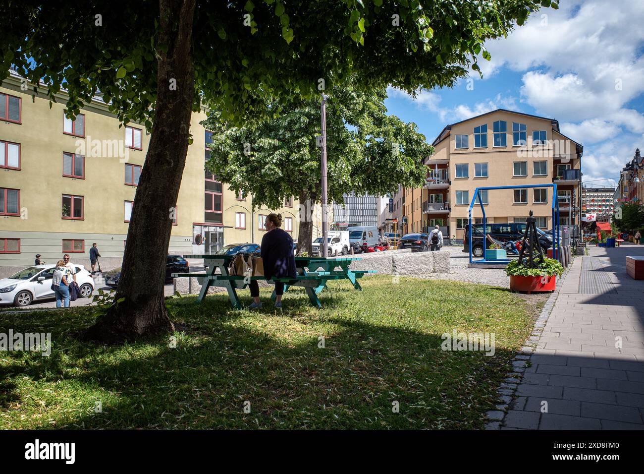 Urbane Szene vom kleinen platz zwischen Sankt Persgatan und Skomakaregatan (links) im Sommer in Norrköping, Schweden Stockfoto