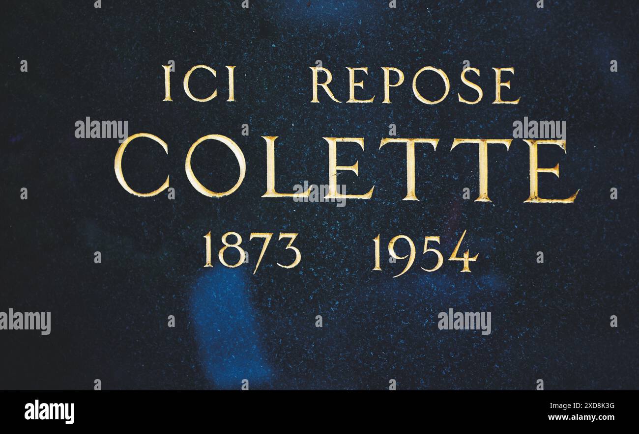 Grave of Colette (geb. Sidonie-Gabrielle Colette) französischer bisexueller Schriftsteller und Autor von Gigi, Pere Lachaise Cemetery, Paris, Frankreich Stockfoto
