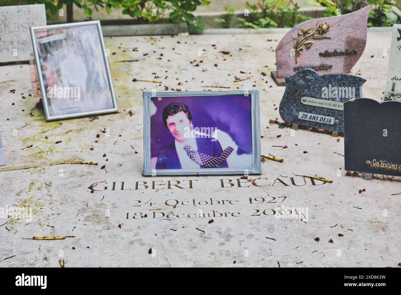 Grab des französischen Sängers und Schauspielers Gilbert Becaud (* Francois Gilbert Leopold Silly) Pere Lachaise Cemetery, Paris, Frankreich Stockfoto