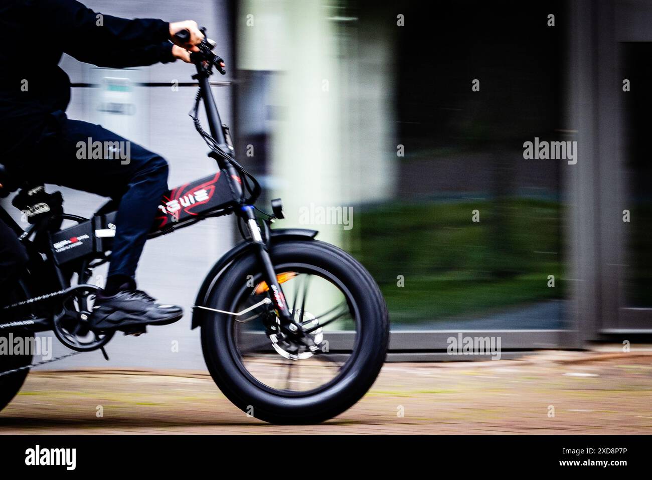 DORDRECHT - Ein feines Fahrrad auf der öffentlichen Straße in Dordrecht. Das Fatbike ist bei jungen Menschen ein beliebtes Transportmittel, aber es verursacht auch viele Unfälle, weil einige dieser Fatbikes illegal benutzt werden. Foto: ANP / Hollandse Hoogte / Jeffrey Groeneweg niederlande Out - belgien Out Stockfoto