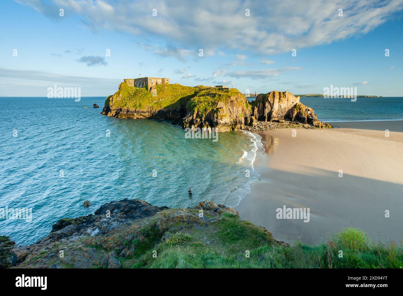 St Catherine Island und South Beach in Tenby, Pembrokeshire, Wales. Stockfoto