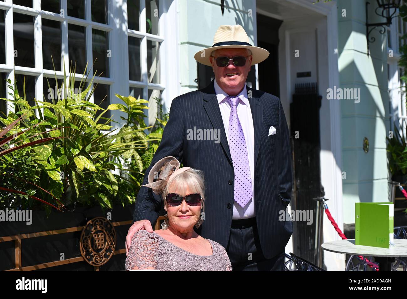 Ladies and Gents verlassen Windsor am frühen Freitagmorgen, um am 4. Tag Royal Ascot zu besuchen. Sie freuen sich auf die königliche Prozession, die von König und Königin angeführt wird Stockfoto