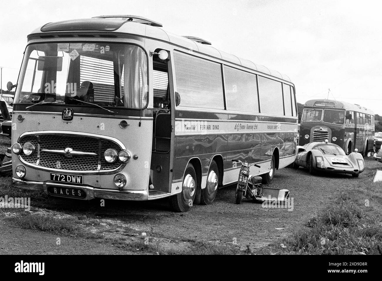 Tony Dean's A. G. Dean (Racing) Ltd Rennwagen-Transporter in Brands Hatch im September 1968 Stockfoto