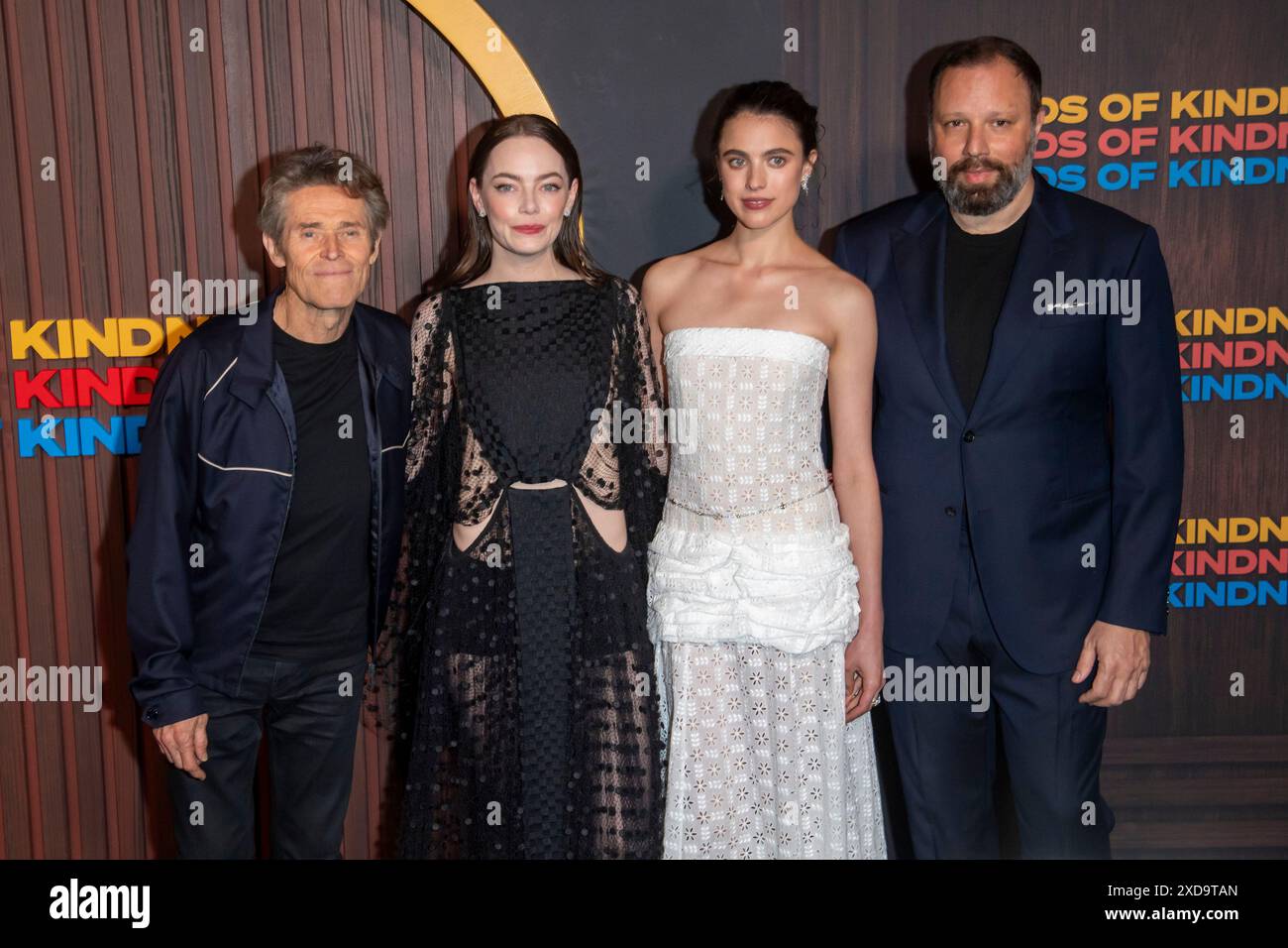 New York, USA. Juni 2024. (L-R) Willem Dafoe, Emma Stone, Margaret Qualley und Yorgos Lanthimos nehmen am 20. Juni 2024 in New York City an der Premiere des Museums of Modern Art Teil. (Foto: M10s/TheNews2) (Foto: M10s/Thenews2/Zumapress) (Foto: © Ron Adar/TheNEWS2 Via ZUMA Press Wire/Alamy Live News) NUR REDAKTIONELLE VERWENDUNG! Nicht für kommerzielle ZWECKE! Stockfoto