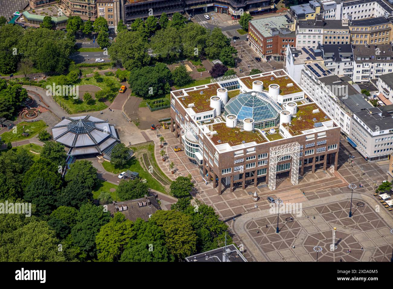Luftaufnahme, Rathaus und Friedensplatz am Stadtgarten, Rundbau U-Bahn-Station, Stadt, Dortmund, Ruhrgebiet, Nordrhein-Westfalen, Deutschland, Ar Stockfoto