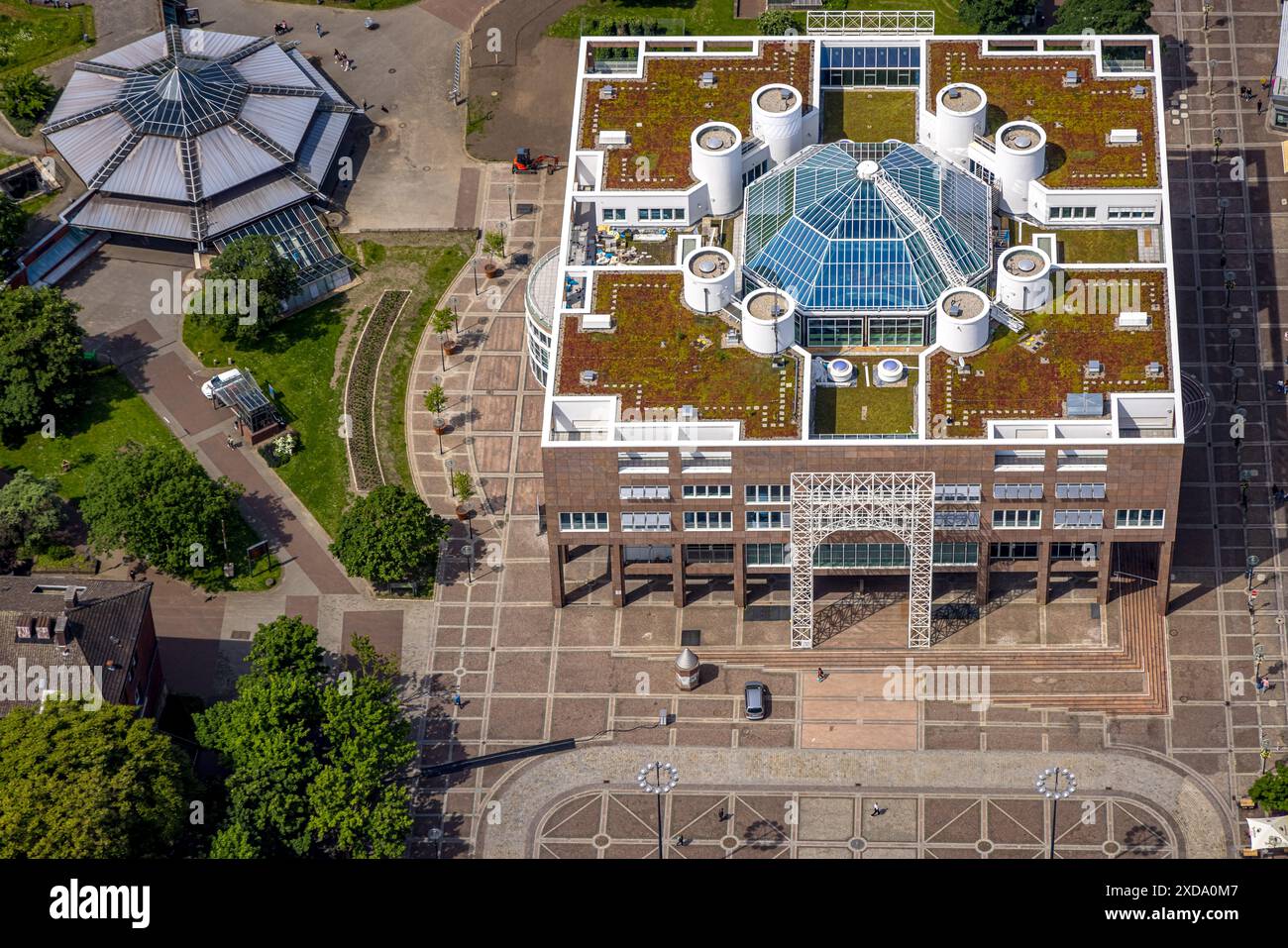 Luftaufnahme, Rathaus und Friedensplatz am Stadtgarten, Rundbau U-Bahn-Station, Stadt, Dortmund, Ruhrgebiet, Nordrhein-Westfalen, Deutschland, Ae Stockfoto