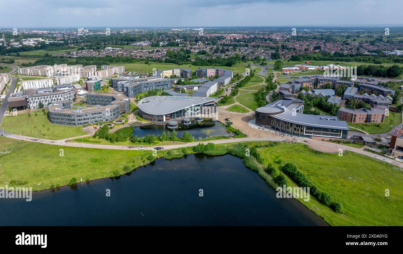 York, England. York University, Luftaufnahme der University of York, England. Campus und Hauptgebäude an einem Sommertag. Stockfoto