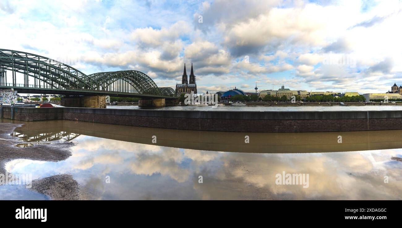 Hohenzollernbrücke, Kölner Dom, Hauptbahnhof und Musical Dome, Köln, Nordrhein-Westfalen, Deutschland Stockfoto
