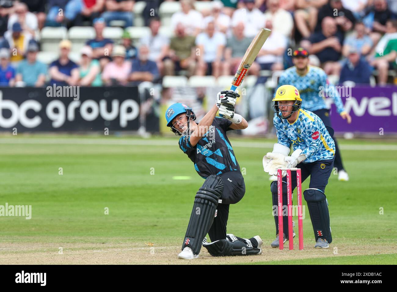 Worcester, Großbritannien. Juni 2024. Ethan Brookes trifft während des Vitality T20 Blast-Spiels zwischen Worcestershire Rapids und Birmingham Bears am 21. Juni 2024 in der New Road in Worcester, Großbritannien. Foto von Stuart Leggett. Nur redaktionelle Verwendung, Lizenz für kommerzielle Nutzung erforderlich. Keine Verwendung bei Wetten, Spielen oder Publikationen eines einzelnen Clubs/einer Liga/eines Spielers. Quelle: UK Sports Pics Ltd/Alamy Live News Stockfoto