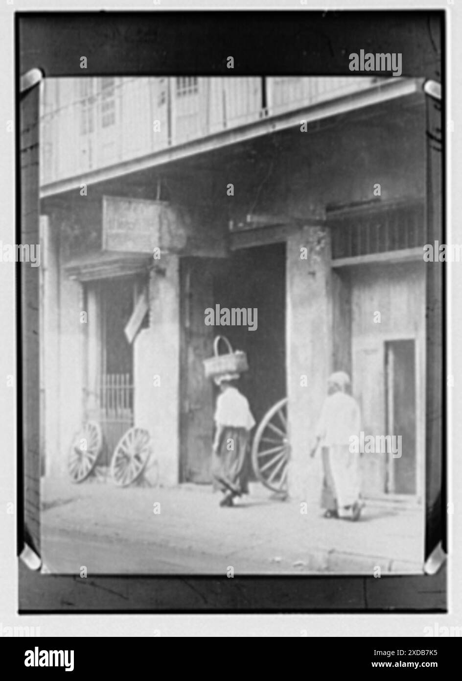 An der Chartres Street, früher die Haupteinkaufsstraße, New Orleans. Genthe Fotosammlung. Stockfoto