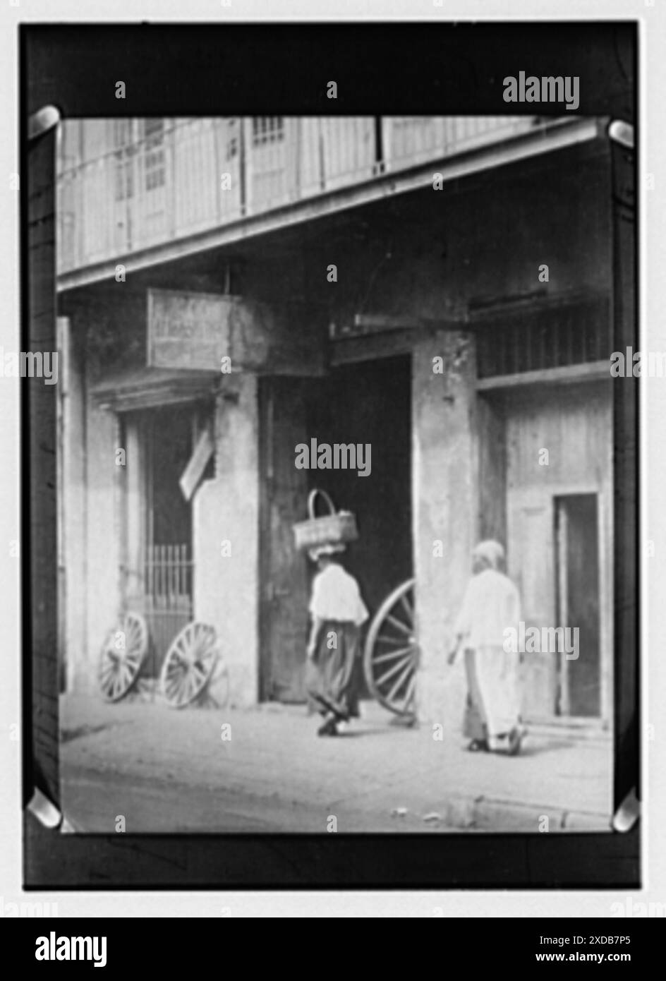 An der Chartres Street, früher die Haupteinkaufsstraße, New Orleans. Genthe Fotosammlung. Stockfoto
