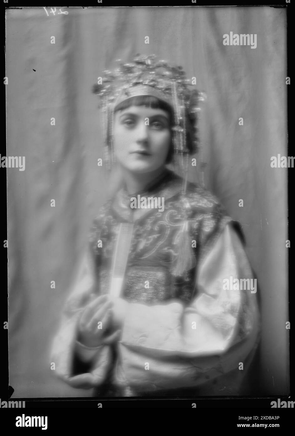 Tag, Juliette, Miss, im Kostüm für "gelbe Jacke". Genthe Fotosammlung. Stockfoto