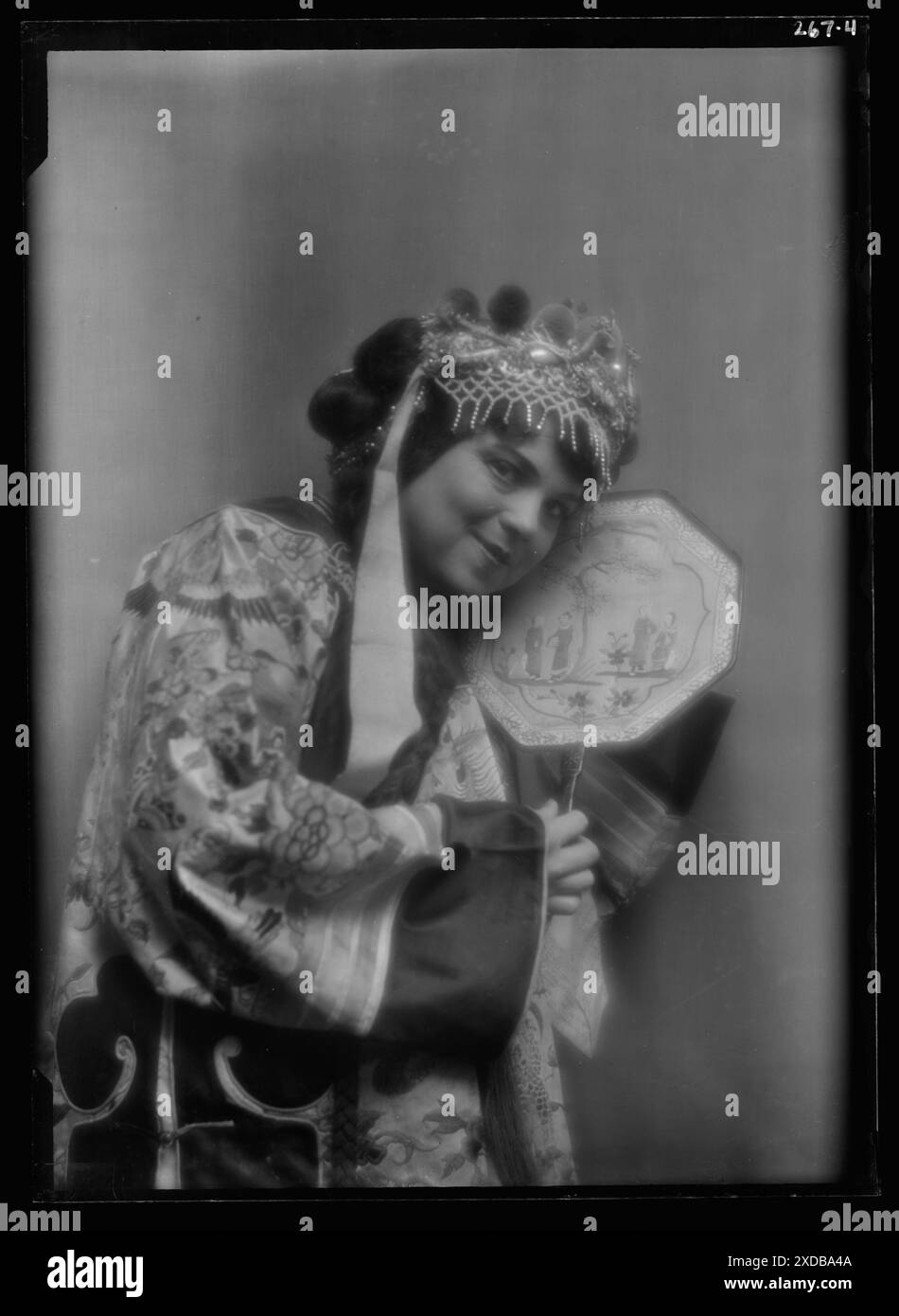 Walker, Antoinette, Miss, im Kostüm als TSO für "gelbe Jacke". Genthe Fotosammlung. Stockfoto