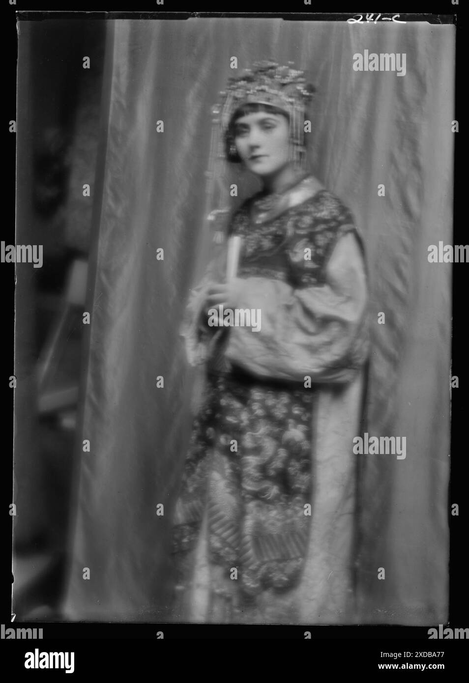 Tag, Juliette, Miss, im Kostüm für "gelbe Jacke". Genthe Fotosammlung. Stockfoto