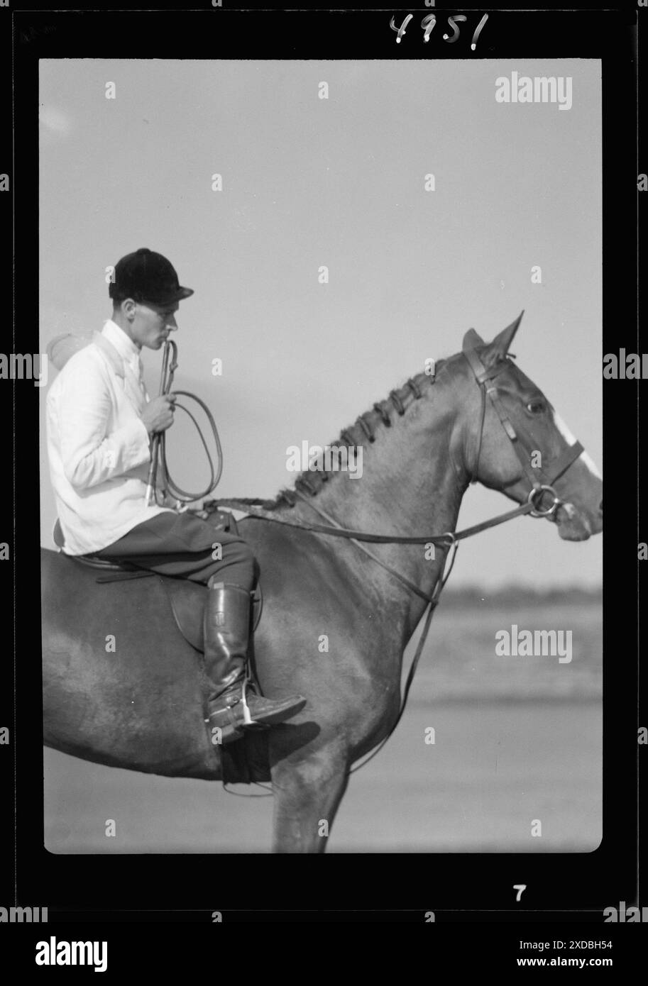Nicht identifizierte Person auf einem Pferd. Genthe Fotosammlung. Stockfoto