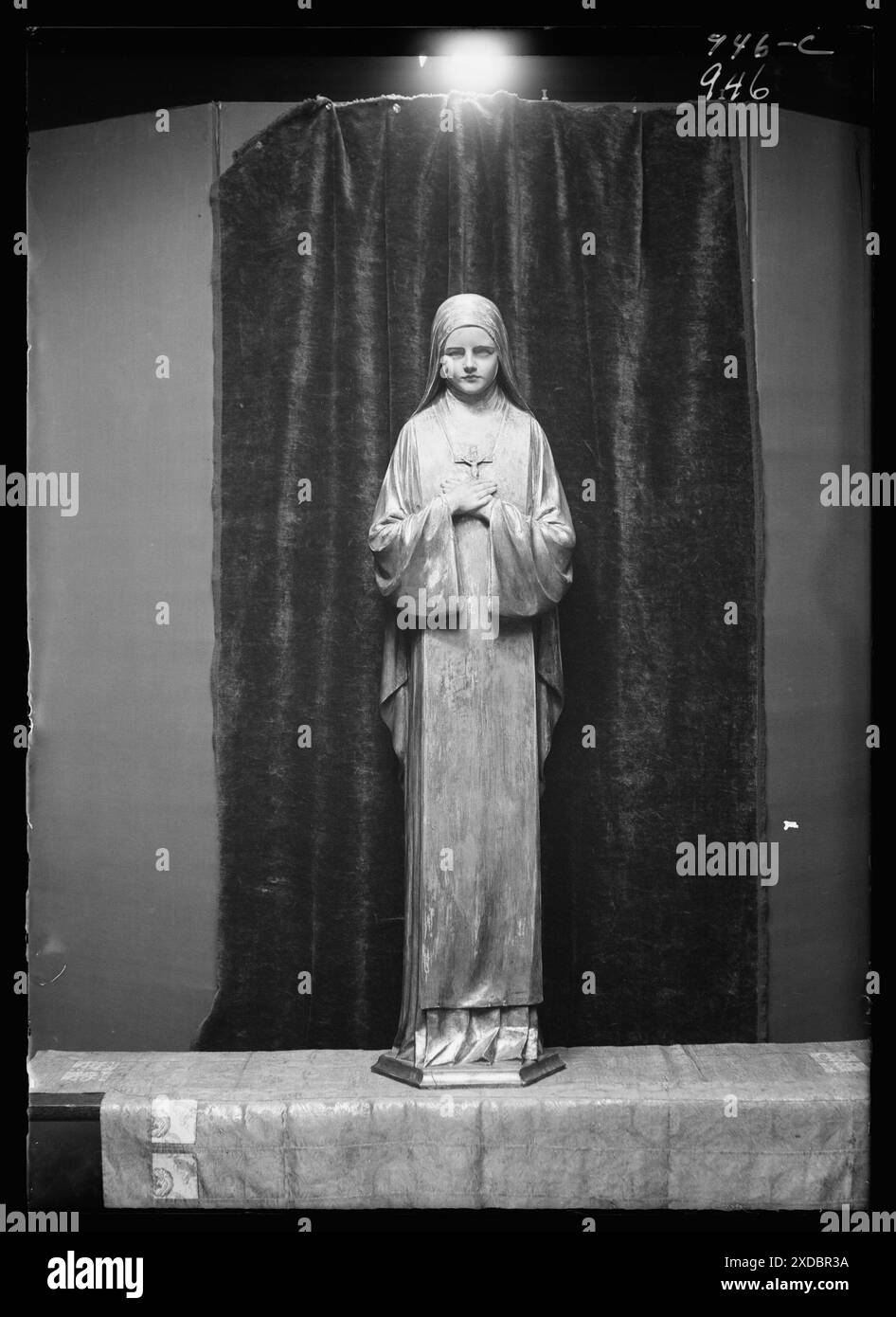 Statue der Heiligen Theresia von Mario Korbel. Genthe Fotosammlung. Stockfoto