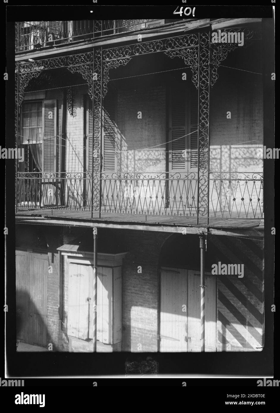 Balkone mit Schmiedeeisen, New Orleans. Genthe Fotosammlung. Stockfoto