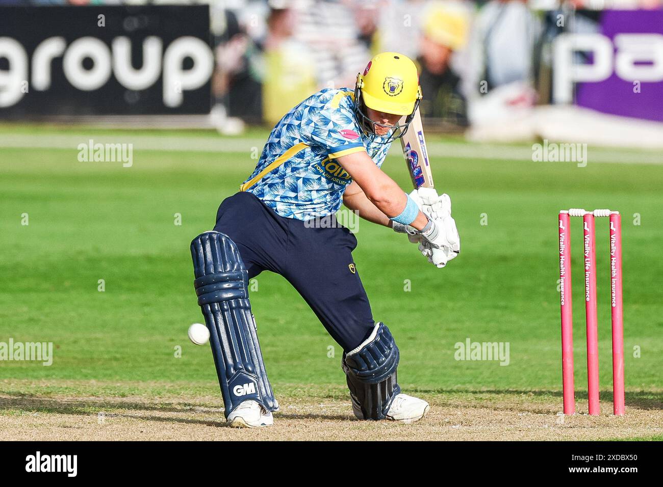 Worcester, Großbritannien. Juni 2024. Jacob Bethell streikt während des Vitality T20 Blast-Spiels zwischen Worcestershire Rapids und Birmingham Bears am 21. Juni 2024 in der New Road in Worcester. Foto von Stuart Leggett. Nur redaktionelle Verwendung, Lizenz für kommerzielle Nutzung erforderlich. Keine Verwendung bei Wetten, Spielen oder Publikationen eines einzelnen Clubs/einer Liga/eines Spielers. Quelle: UK Sports Pics Ltd/Alamy Live News Stockfoto