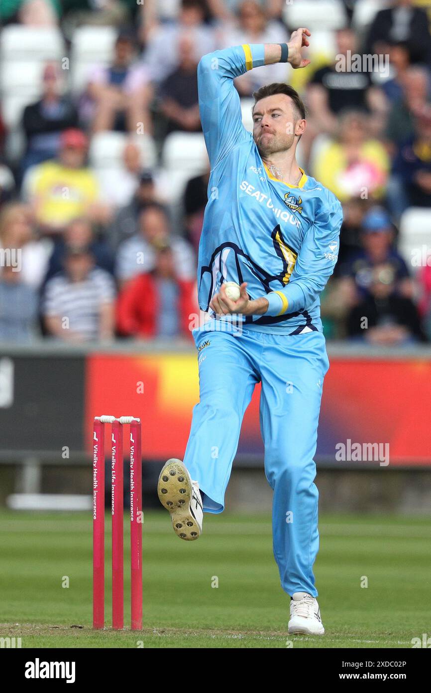 Dan Moriarty aus Yorkshire in Bowlingspiel während des Vitality T20 Blast Matches zwischen Durham und Yorkshire Vikings im Seat Unique Riverside, Chester le Street am Freitag, den 21. Juni 2024. (Foto: Robert Smith | MI News) Credit: MI News & Sport /Alamy Live News Stockfoto