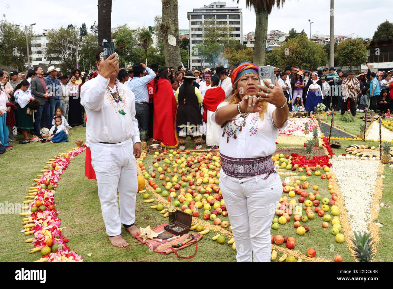 INTI RAYMI QUITO QUITO, Freitag, 21. Juni 2024 Zeremonie des Beginns der Inty Raymi, in Ecuador, durch Universitäten und verschiedene soziale Gruppen, im Park der Ãrbolito, nördliches Zentrum der Hauptstadt Fotos Quito Pichincha Ecuado ACE INTI RAYMI QUITO f935f9a39693bb3f5f5f5e4c274d06fe1f45 Copyright: XENRIQUEZx Stockfoto