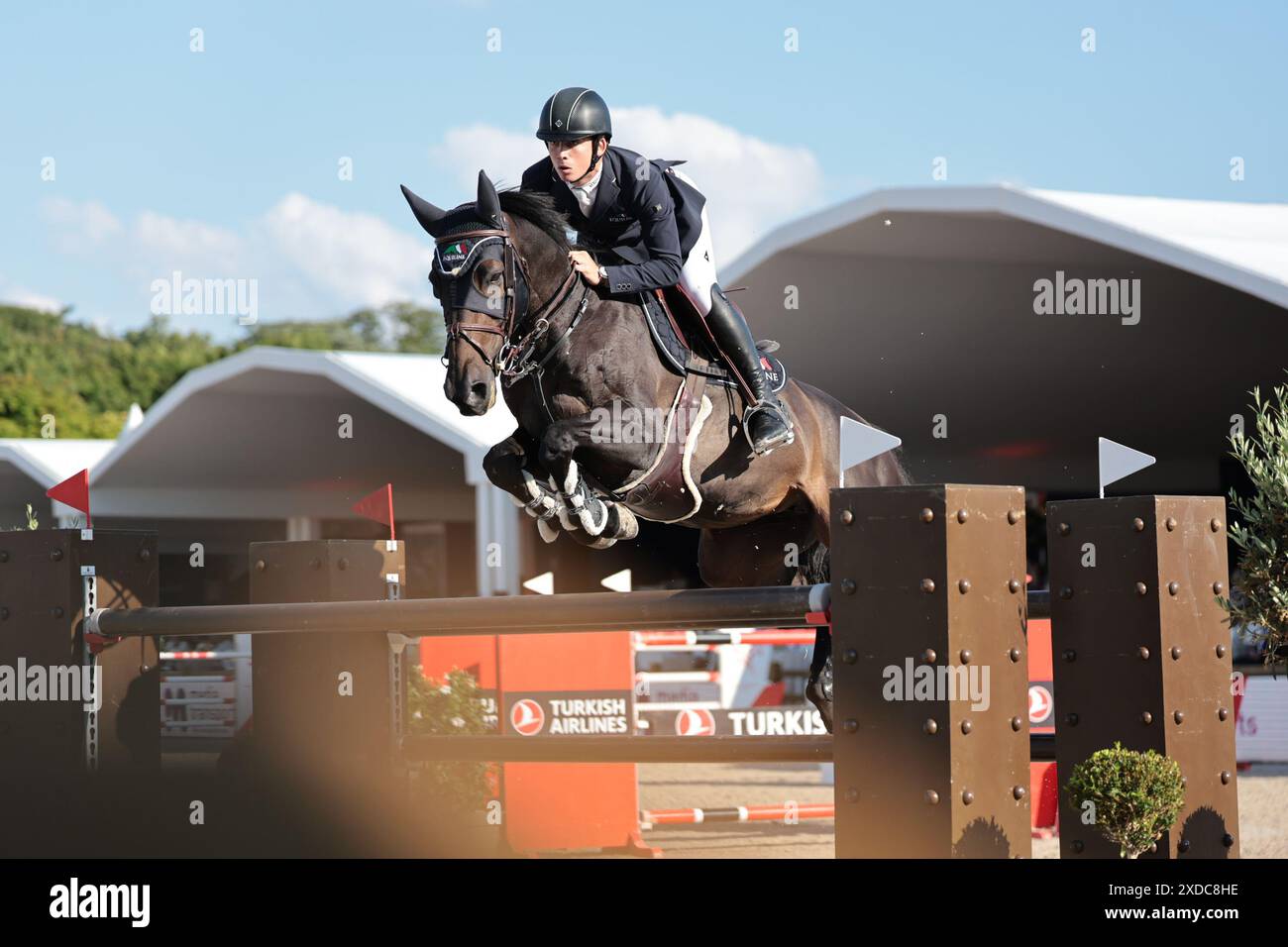 Jack Whitaker aus Großbritannien mit Equine America Q Paravatti N während des zweiten GCL-Wettbewerbs, der vom Metrobus CSI5*-Springwettbewerb beim Longines Paris Eiffelspringen am 21. Juni 2024 in Paris, Frankreich präsentiert wurde (Foto: Maxime David - MXIMD Pictures) Stockfoto