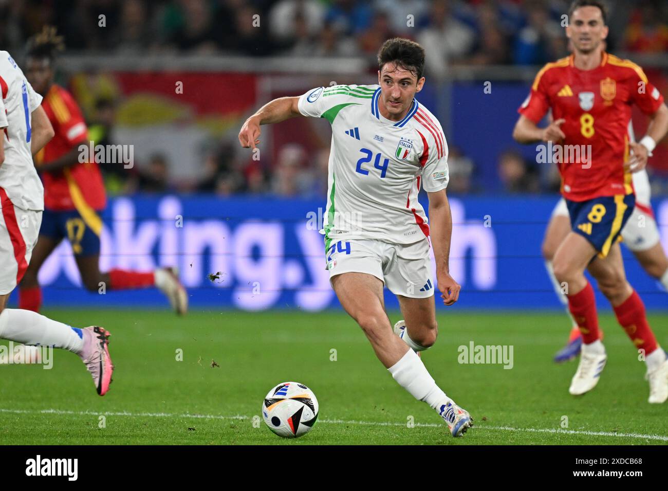 Gelsenkirchen, Deutschland. Juni 2024. Andrea Cambiaso (24) aus Italien, dargestellt während eines Fußballspiels zwischen den Nationalmannschaften Spaniens und Italiens am 2. Spieltag in der Gruppe B in der Gruppenphase der UEFA Euro 2024, am Freitag, den 20. Juni 2024 in Gelsenkirchen. Quelle: Sportpix/Alamy Live News Stockfoto