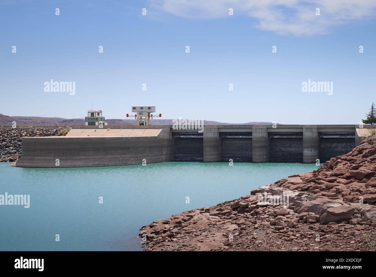 Neuquén, Argentinien; 01.05.2022: Embalse y lago El Chocón. Stockfoto