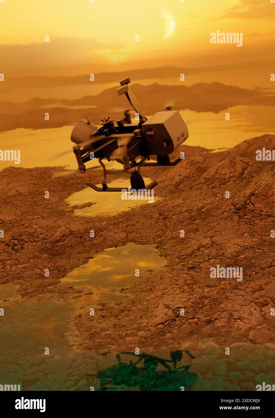 Kunstwerk mit der NASA-Drohne Dragonfly. Die Sonde soll 2028 starten und Titan besuchen, den größten Saturnmond und den einzigen natürlichen Satelliten, der mit flüssigen Körpern auf seiner Oberfläche bekannt ist. Titans Seen und Meere bestehen aus Kohlenwasserstoffen wie Methan und Ethan. Dragonfly wird nach ihrer Ankunft im Jahr 2034 nach Anzeichen präbiotischer chemischer Prozesse suchen, die sowohl auf Titan als auch auf der frühen Erde vor der Entwicklung des Lebens üblich sind. Stockfoto Kunstwerk mit der NASA-Drohne Dragonfly. Die Sonde soll 2028 starten und Titan besuchen, den größten Saturnmond und den einzigen natürlichen Satelliten, der mit flüssigen Körpern auf seiner Oberfläche bekannt ist. Titans Seen und Meere bestehen aus Kohlenwasserstoffen wie Methan und Ethan. Dragonfly wird nach ihrer Ankunft im Jahr 2034 nach Anzeichen präbiotischer chemischer Prozesse suchen, die sowohl auf Titan als auch auf der frühen Erde vor der Entwicklung des Lebens üblich sind. Stockfoto