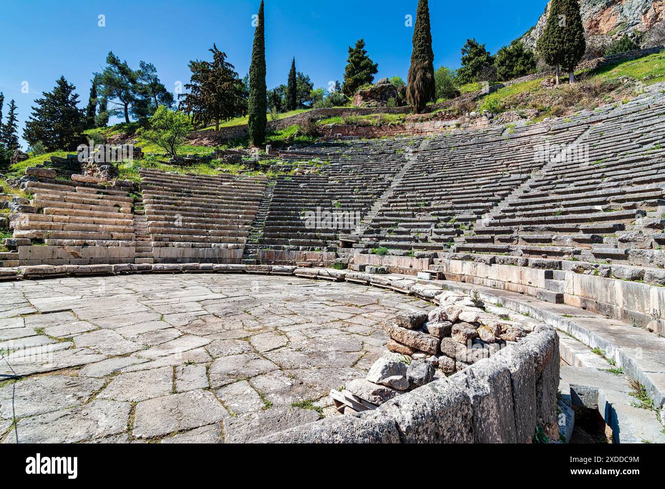 Das antike Amphitheater von Delphi. Archäologische Stätte in Griechenland. Das antike Theater von Delphi befindet sich im Tempel des Pythischen Apollo. ich Stockfoto