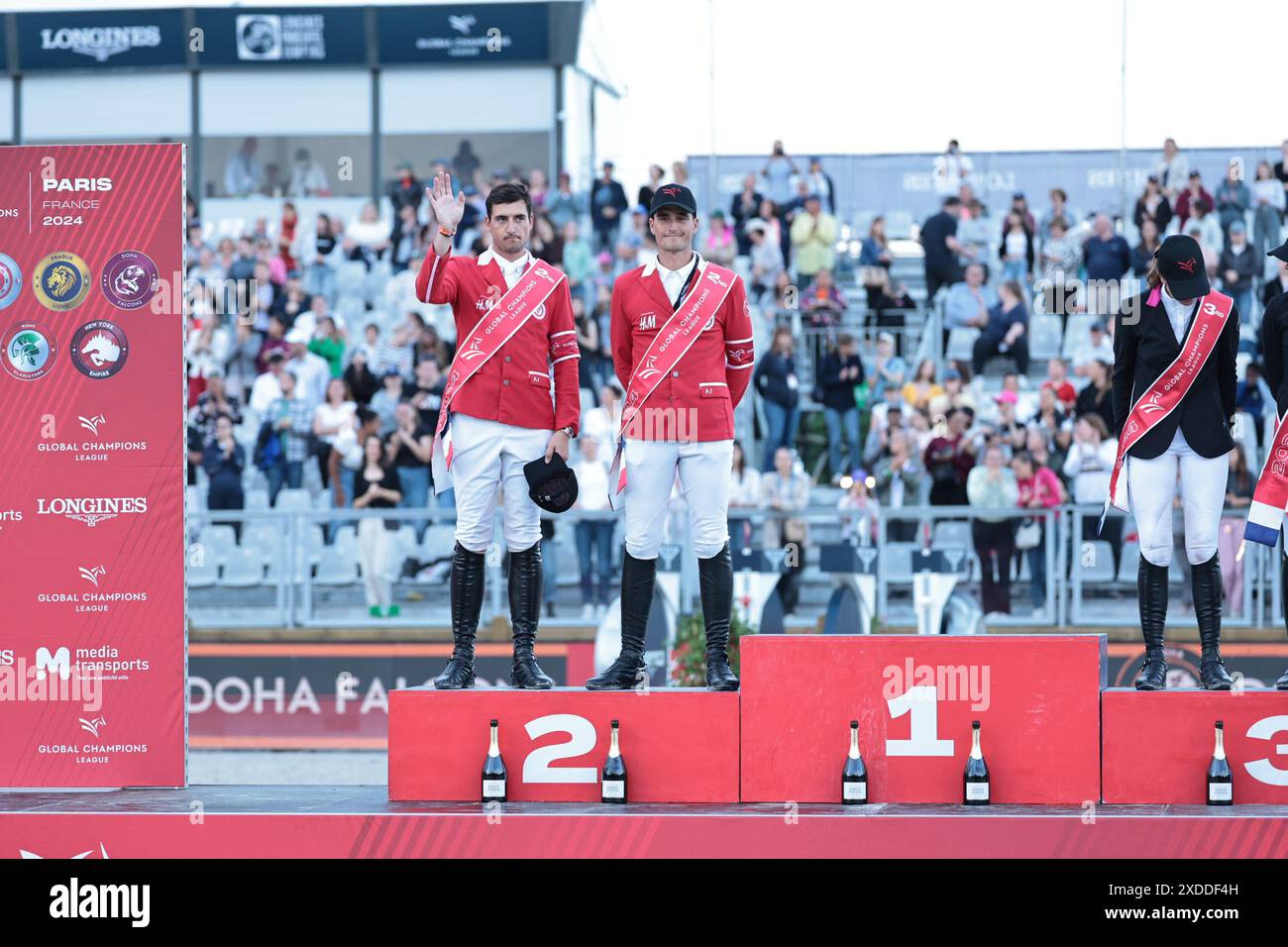 Olivier Philippaerts und Nicola Philippaerts während der Preisverleihung des zweiten GCL-Wettbewerbs, präsentiert von Metrobus beim Longines Paris Eiffel Jumping am 21. Juni 2024 in Paris, Frankreich (Foto: Maxime David - MXIMD Pictures) Stockfoto