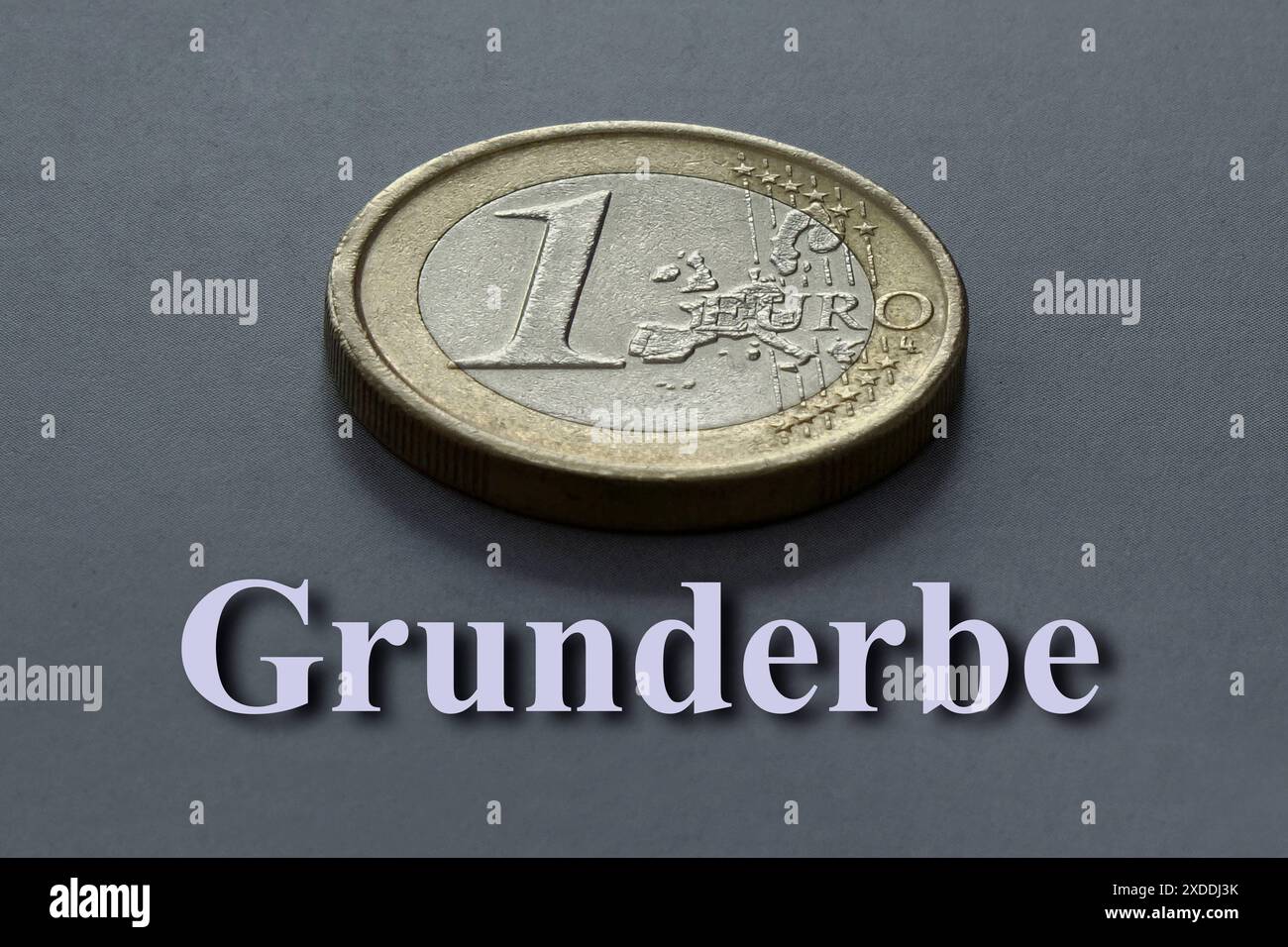 1 Euro-Münze und Grunderbe 1 Euro Münze und Grunderbe, 22.06.2024, Borkwalde, Brandenburg, unter einer 1 Euro-Münze befindet sich der Schriftzug Grunderbe. *** 1 Euro-Münze und Grunderbe 1 Euro-Münze und Grunderbe, 22 06 2024, Borkwalde, Brandenburg, unter einer 1 Euro-Münze befindet sich die Schrift Grunderbe Stockfoto