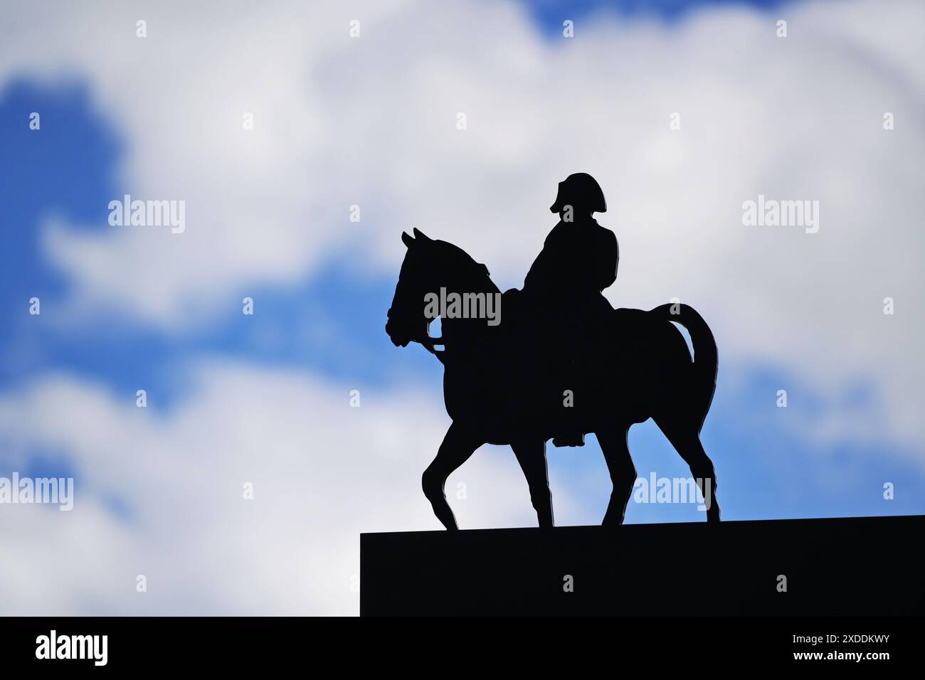 Kaiser Napoleon Bonaparte zu Pferd, ein Symbol für Ehre und militärischen Erfolg. Stockfoto