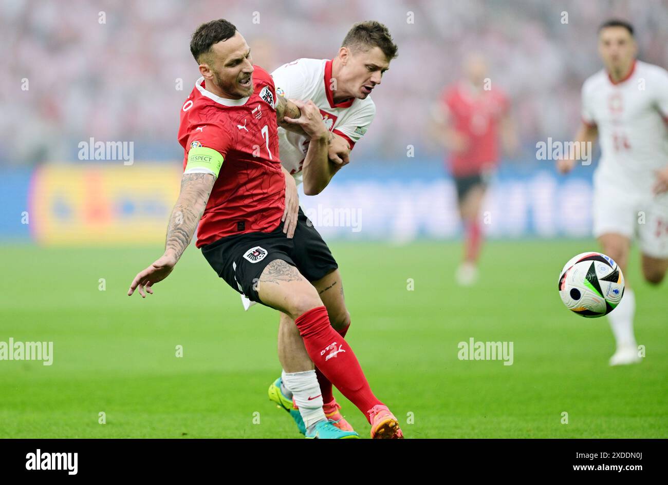 V.l. Marko Arnautovic, Pawel Dawidowicz (Polen)Berlin, 21.06.2024, Fußball, UEFA EURO 2024 in Deutschland, Gruppenphase, Polen - Oesterreich Credit: PRESSINPHOTO SPORTS AGENCY/Alamy Live News Stockfoto