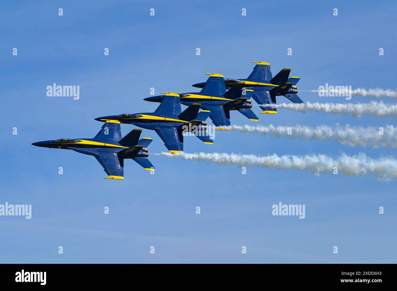 Die US Navy Flight Demonstration Squadron, die Blue Angels, nehmen an der Spirit of St. Louis Air Show am Lambert International Airport in Misso Teil Stockfoto