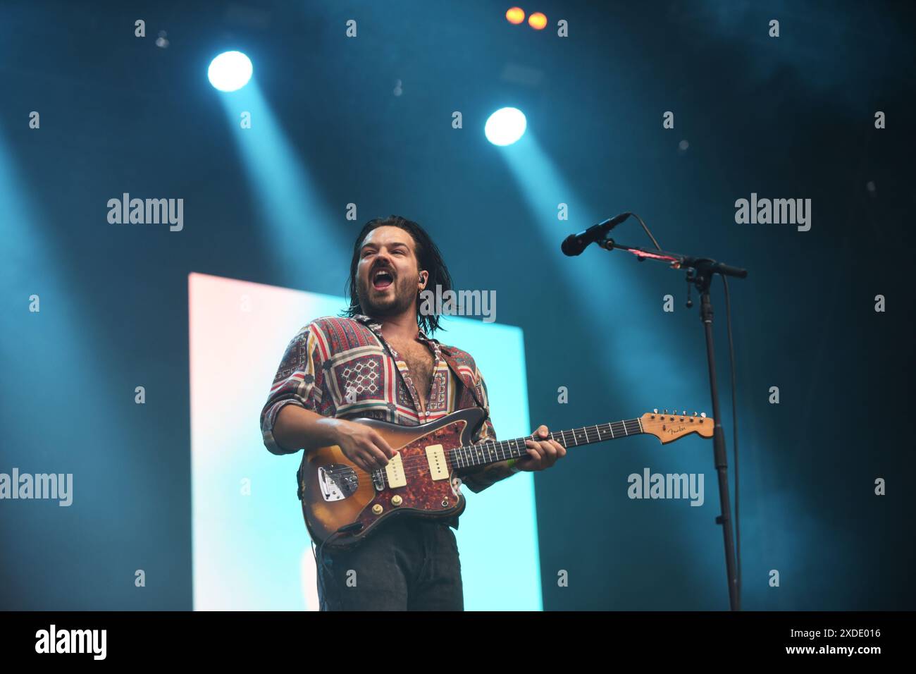 Prag, Tschechische Republik. Juni 2024. Clemens Rehbein von der deutschen Band Milky Chance tritt am zweiten Tag des Open-Air-Sommermusikfestivals Metronome Prague 2024 live auf der Bühne auf. Quelle: SOPA Images Limited/Alamy Live News Stockfoto