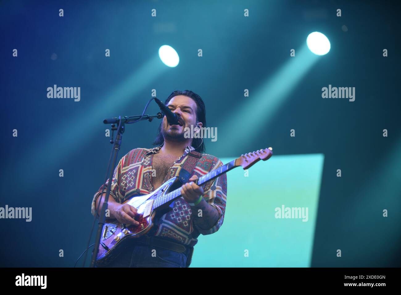 Prag, Tschechische Republik. Juni 2024. Clemens Rehbein von der deutschen Band Milky Chance tritt am zweiten Tag des Open-Air-Sommermusikfestivals Metronome Prague 2024 live auf der Bühne auf. (Foto: Tomas Tkacik/SOPA Images/SIPA USA) Credit: SIPA USA/Alamy Live News Stockfoto