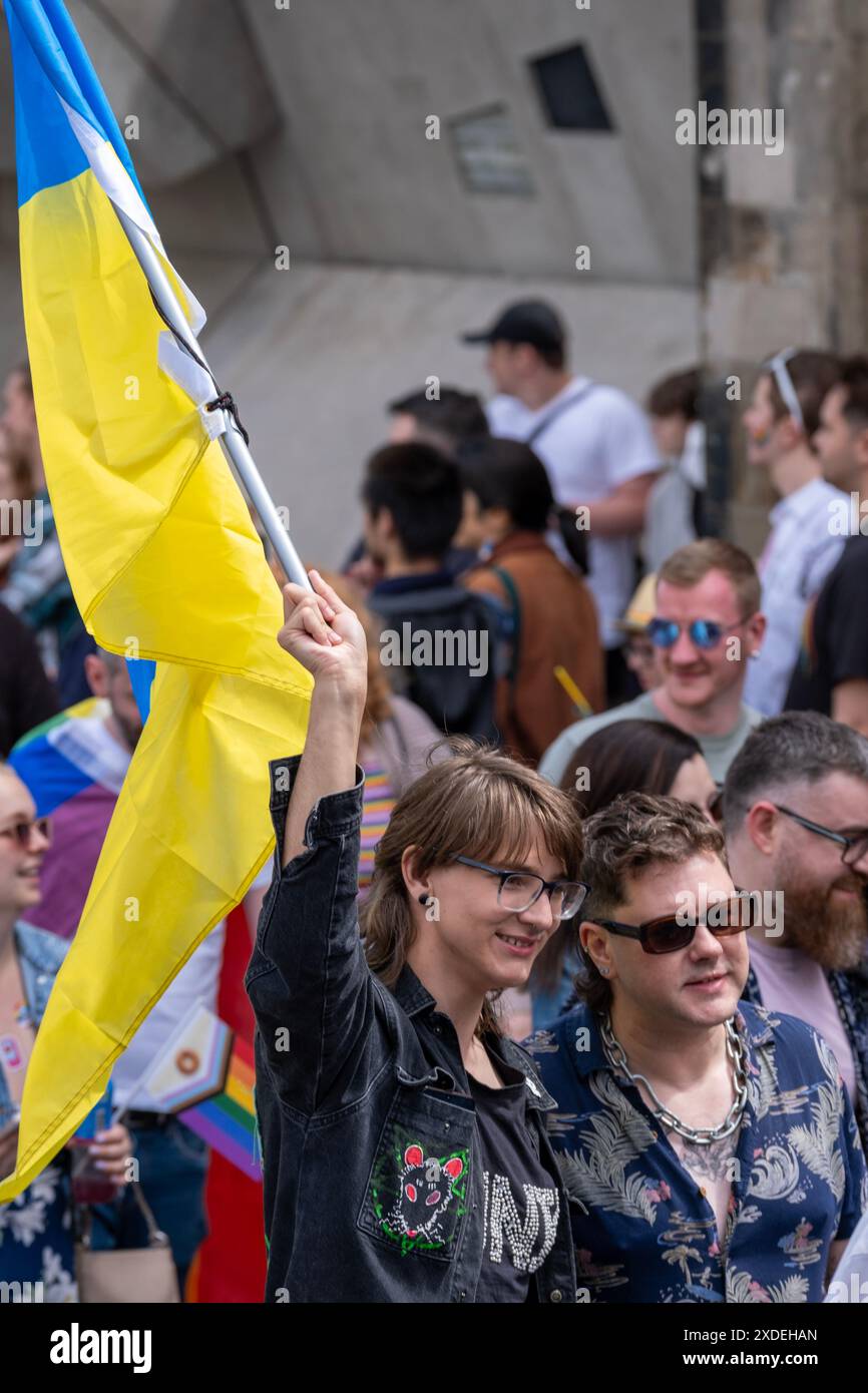 Edinburgh Pride 22. Juni 2024, Edinburgh Scotland, UK. Tausende von Menschen versammeln sich in Edinburgh, um den Pride Month mit einem marsch von Hollywood auf den University Square zu feiern &copy; Credit: Cameron Cormack/Alamy Live News Stockfoto