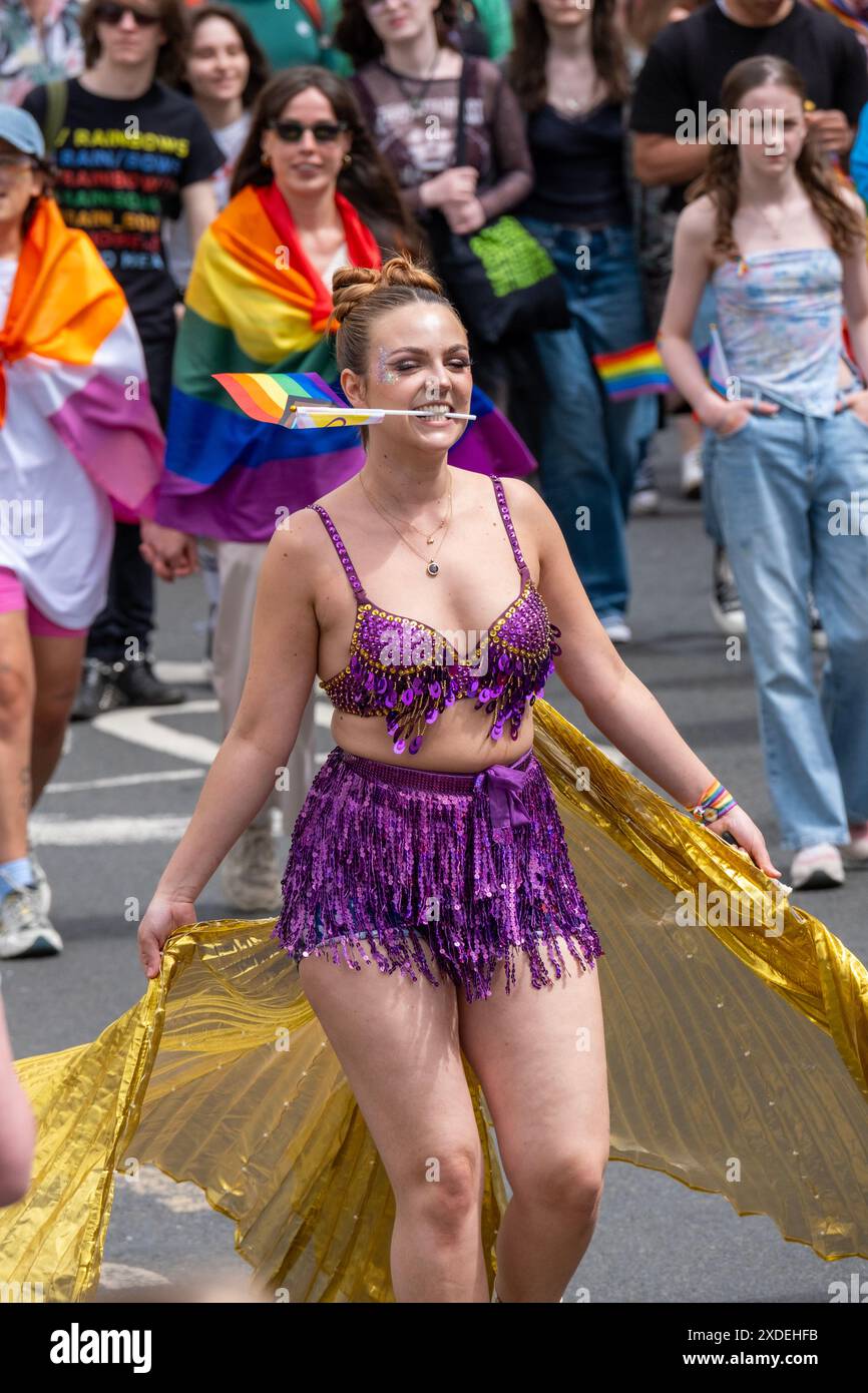 Edinburgh Pride 22. Juni 2024, Edinburgh Scotland, UK. Tausende von Menschen versammeln sich in Edinburgh, um den Pride Month mit einem marsch von Hollywood auf den University Square zu feiern &copy; Credit: Cameron Cormack/Alamy Live News Stockfoto