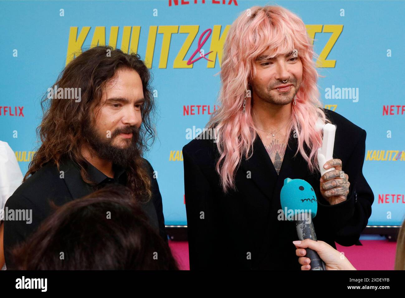 Bill Kaulitz und Tom Kaulitz bei der Premiere der Reality-Serie Kaulitz & Kaulitz (Netflix) im Delphi-Kino in Berlin am 21. Juni 2024 Stockfoto