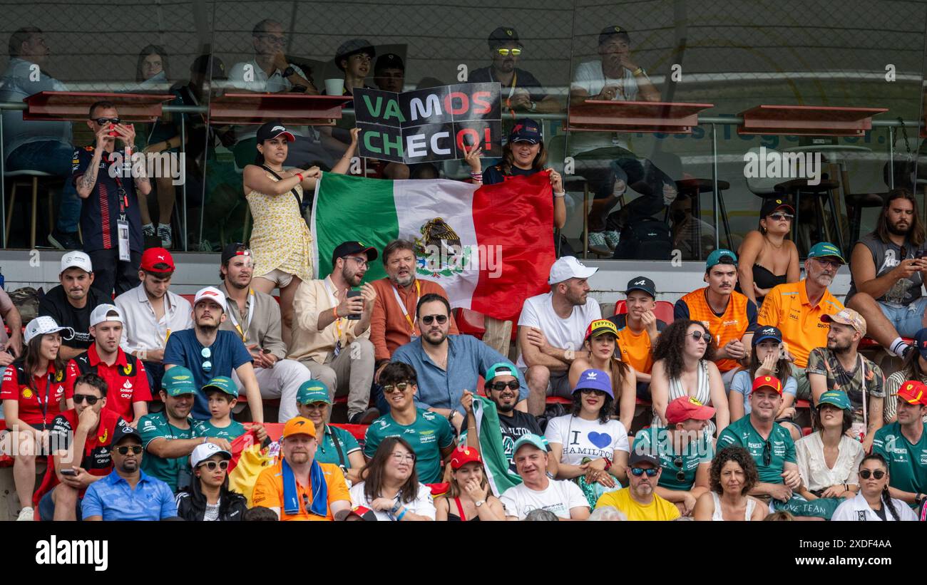 Die Fans von Checo während der Formel 1 Aramco Gran Premio de Espana 2024 - Qualifyng, Formel 1-Meisterschaft in Barcelona, Spanien, 22. Juni 2024 Stockfoto