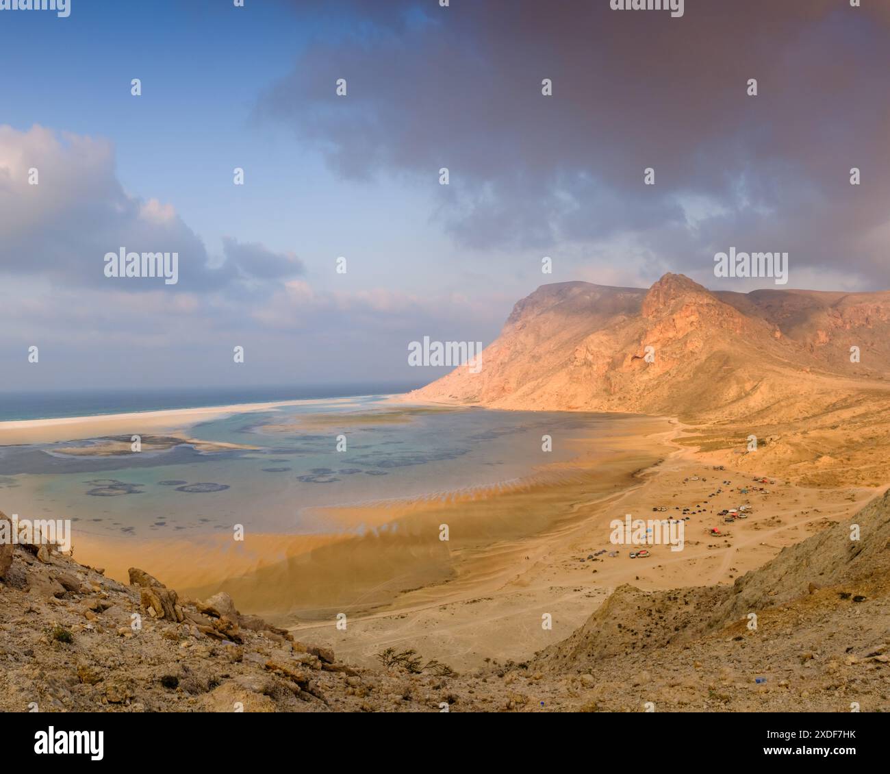 Sonnenuntergang über der Detwah Lagune in Qalansiyah auf der Insel Socotra im Jemen Stockfoto