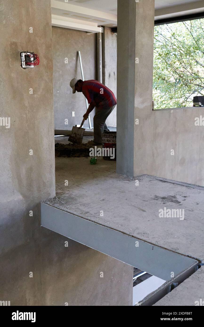 Mexikanische Bauarbeiter beendeten das Innenhaus Stockfoto