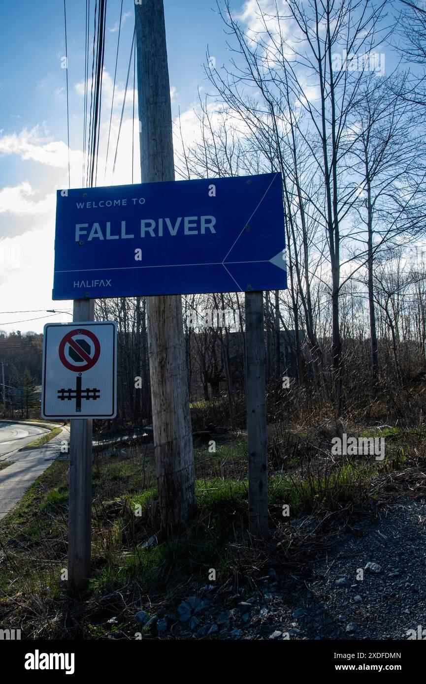 Willkommen beim Fall River Schild auf NS 2 in Nova Scotia, Kanada Stockfoto