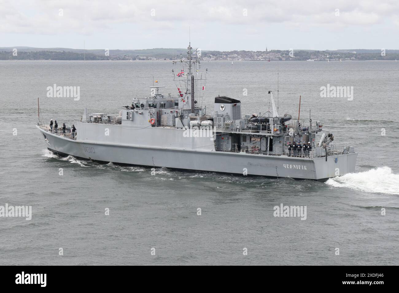 Der ukrainische Minenarbeiter UKS TSCHERNIHIV (M310) verlässt die Marinestützung, um sein Versuchsprogramm fortzusetzen Stockfoto