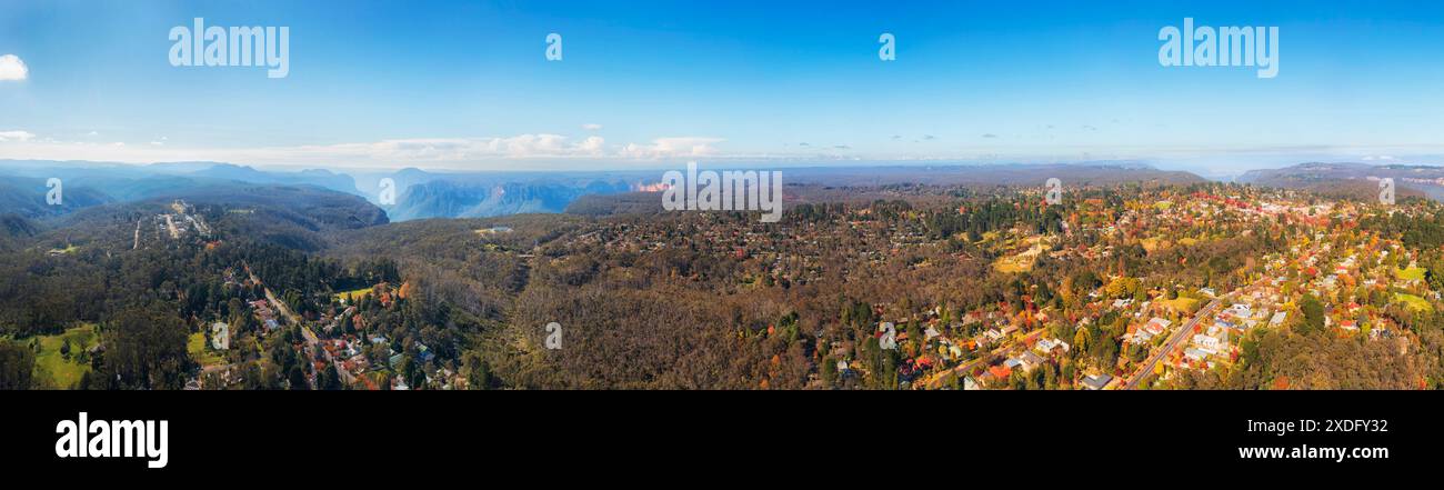 Panoramablick auf die Stadt Blackheath in den Blue Mountains von Australien - Govetts Sprung zum Grand Canyon. Stockfoto