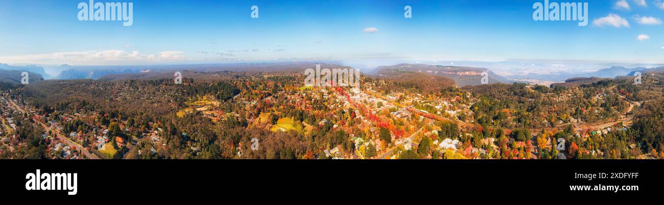 GOvertts machen einen Aussichtspunkt zum Highway A40 in den Blue Mountains von Australien - malerisches Panorama über Blackheath. Stockfoto